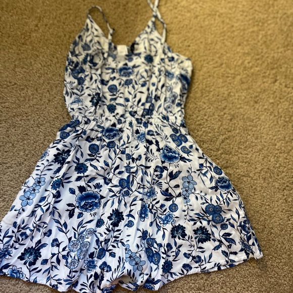 DIVIDED H&M Floral Romper White Blue Jumpsuit 0 - Picture 3 of 4
